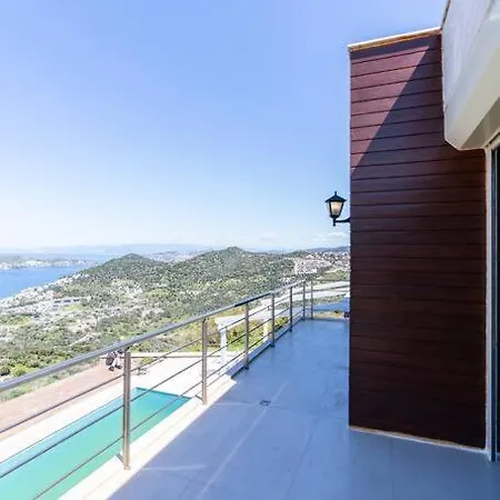 빌라 Astounding Modern With Sea View In