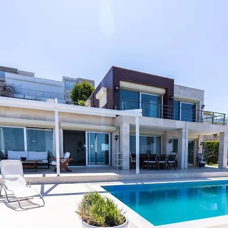 빌라 Astounding Modern With Sea View In