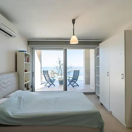 빌라 Astounding Modern With Sea View In *